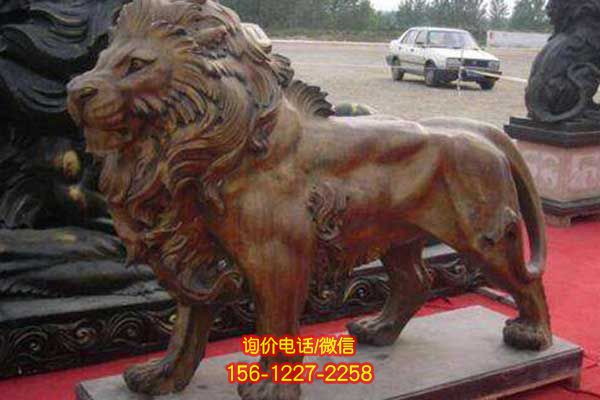 獅子雕塑:玻璃鋼仿真動物雕塑安裝于廣場 獅子雕塑:玻璃鋼仿真動物雕塑安裝于廣場