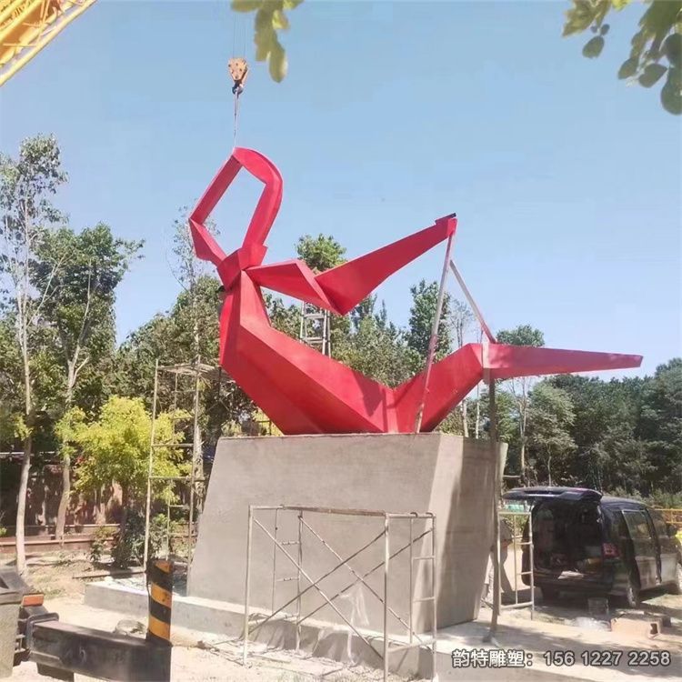 不銹鋼紅領(lǐng)巾雕塑 校園文化廣場的標(biāo)志 不銹鋼紅領(lǐng)巾雕塑 校園文化廣場的標(biāo)志