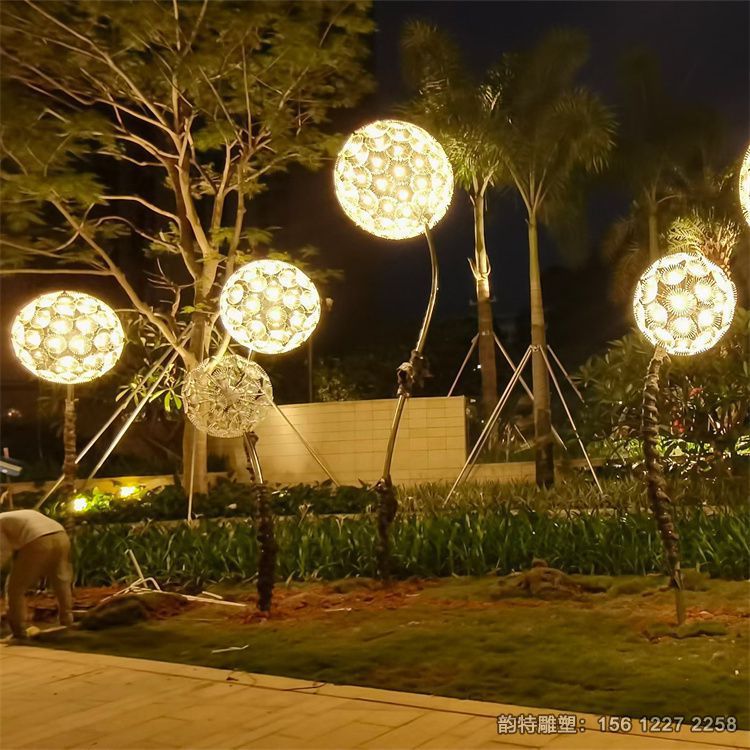 發(fā)光蒲公英雕塑 充滿(mǎn)了藝術(shù)的感染力 發(fā)光蒲公英雕塑 充滿(mǎn)了藝術(shù)的感染力